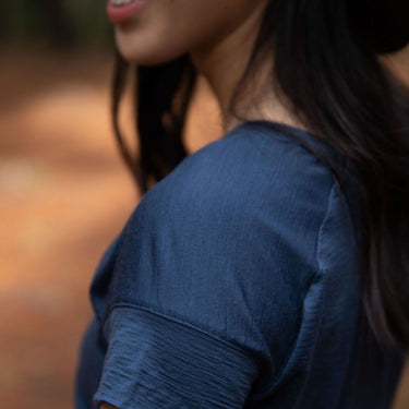 Close up on the drop shoulder details of a Person wearing a dark blue cropped Merino t-shirt © Bluey Merino Tasmania
